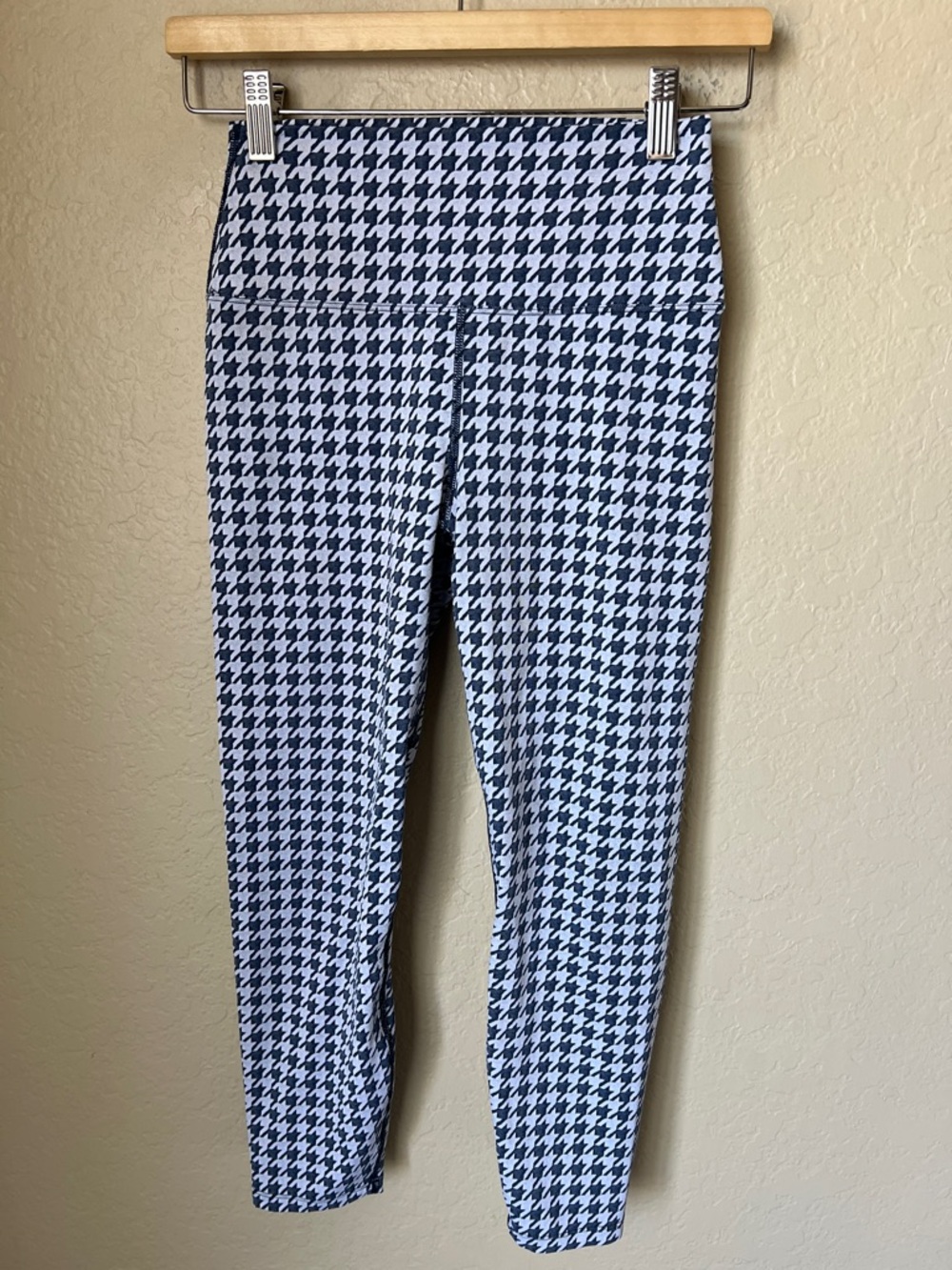 Carbon38 navy and white jacquard cropped houndstooth leggings - Picture 2 of 6